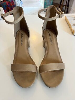 Cityclassified Beige Ankle-Strap Block Heel Sandals Size 6 NWT